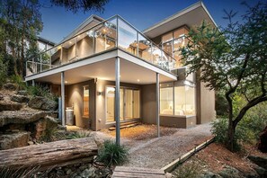 Unclassified image, 2 of 18, button - Horizons - A Luxurious Retreat (Lorne)
