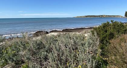 Southern Escape - A Family Friendly Home 3 minute walk to the Beach