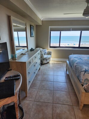 2 bedrooms, iron/ironing board, travel cot, free WiFi