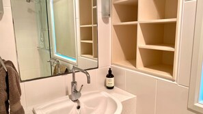 Baignoire, serviettes fournies