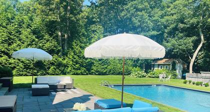 Täydellinen perheen Retreat- aurinkoinen, hiljainen, kävele veteen. Uusi, lämmitetty suolaisen veden allas!