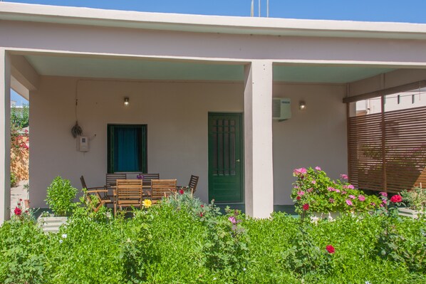 Outdoor dining - HOUSE NEAR THE BEACH (Rethymno)