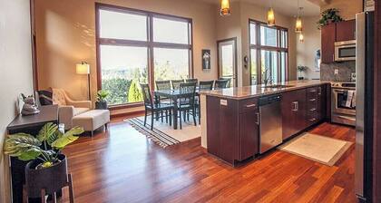 Elegant Townhouse - 4 Bedrooms, 3 Bathrooms - Breathtaking Views