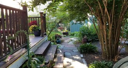 Maria's JP Rental - Boston Duplex in Popular Jamaica Plain "JP" area