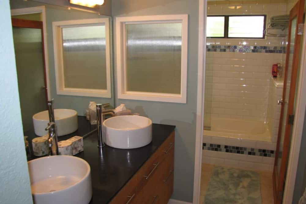 Combined shower/tub, hair dryer, towels, soap