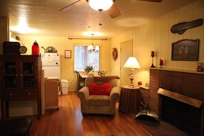 Smart-TV, Kamin, Videospiele, DVD-Player