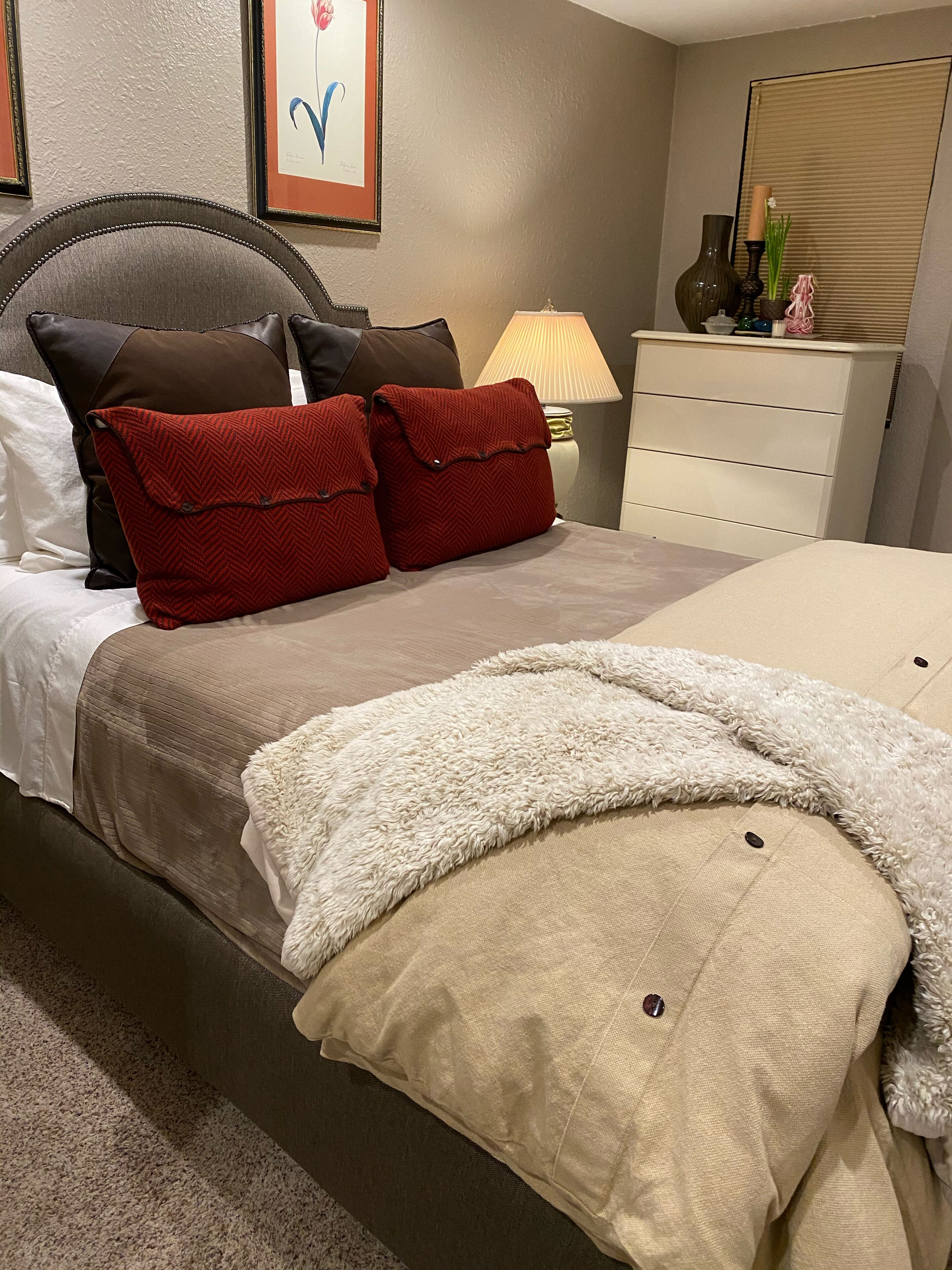 1 slaapkamer, een strijkplank/strijkijzer, wifi, beddengoed