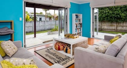 Character Beach Property -Fully fenced open plan, Wifi, pet and family friendly.