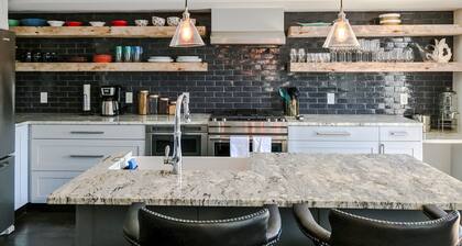 Industrial-Chic, Newly Renovated in the Center of Provincetown!