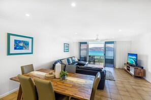 LCD TV, DVD player, stereo - Lagoon 204 - Hamilton Island (Whitsundays)