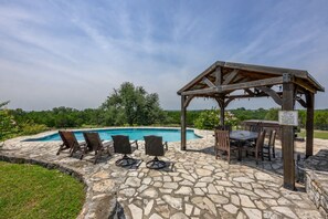 حمام سباحة