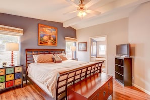 4 bedrooms, iron/ironing board, free WiFi, bed sheets