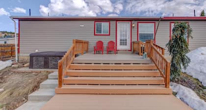 Josephine House- PET FRIENDLY-15 Min a Ski Cooper w / HOT TUB!
