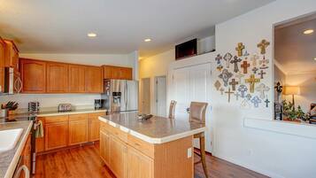 Frigorifero, microonde, forno, lavastoviglie