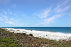 On the beach - Gulf Front, Cape San Blas, 3 Bedroom + Studio Apartment~Pelican (Cape San Blas)