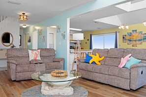 TV, DVD player - Gulf Front, Cape San Blas, 3 Bedroom + Studio Apartment~Pelican (Cape San Blas)