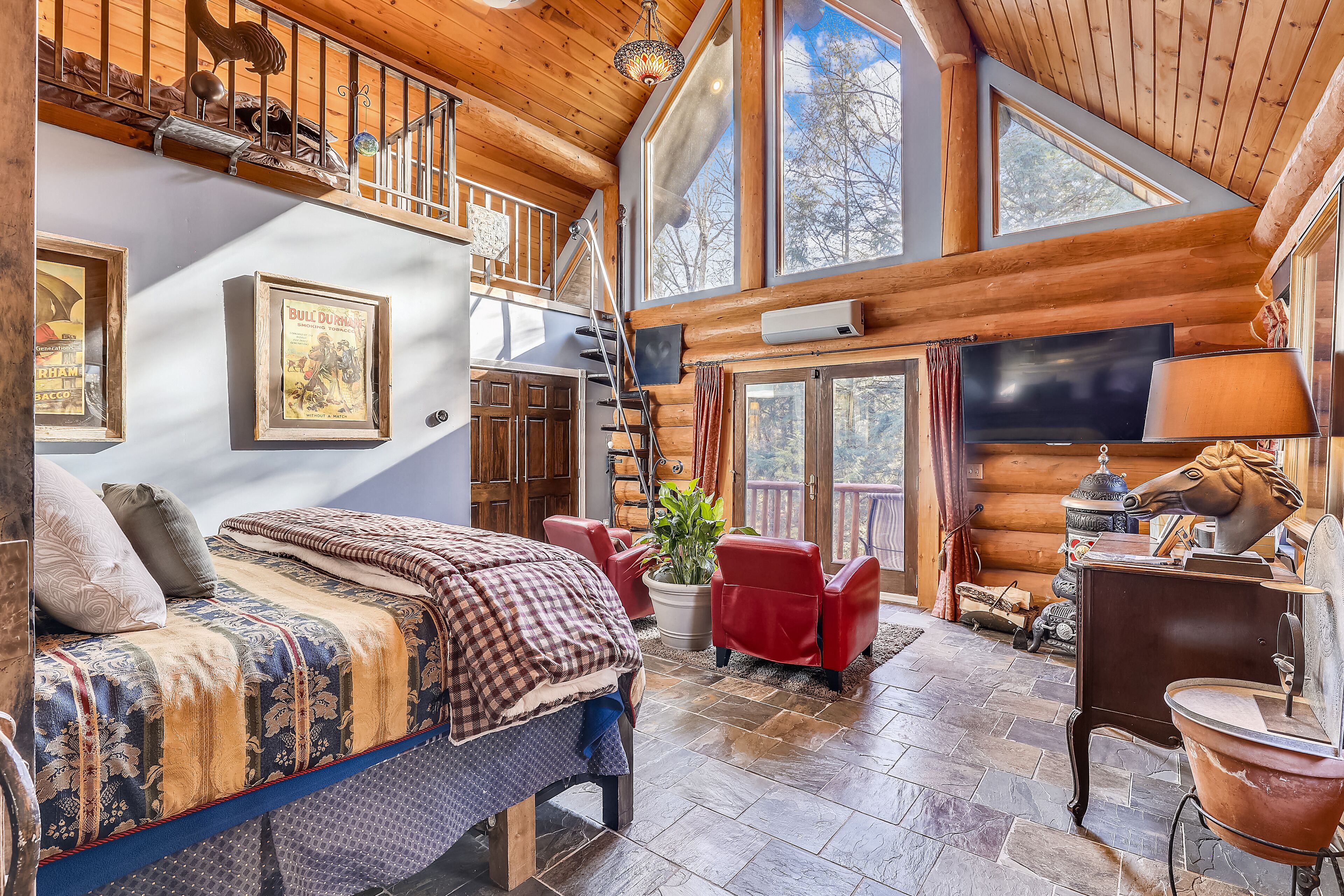 5 bedrooms, desk, iron/ironing board, WiFi