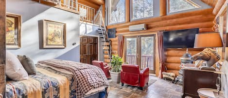 5 bedrooms, desk, iron/ironing board, WiFi