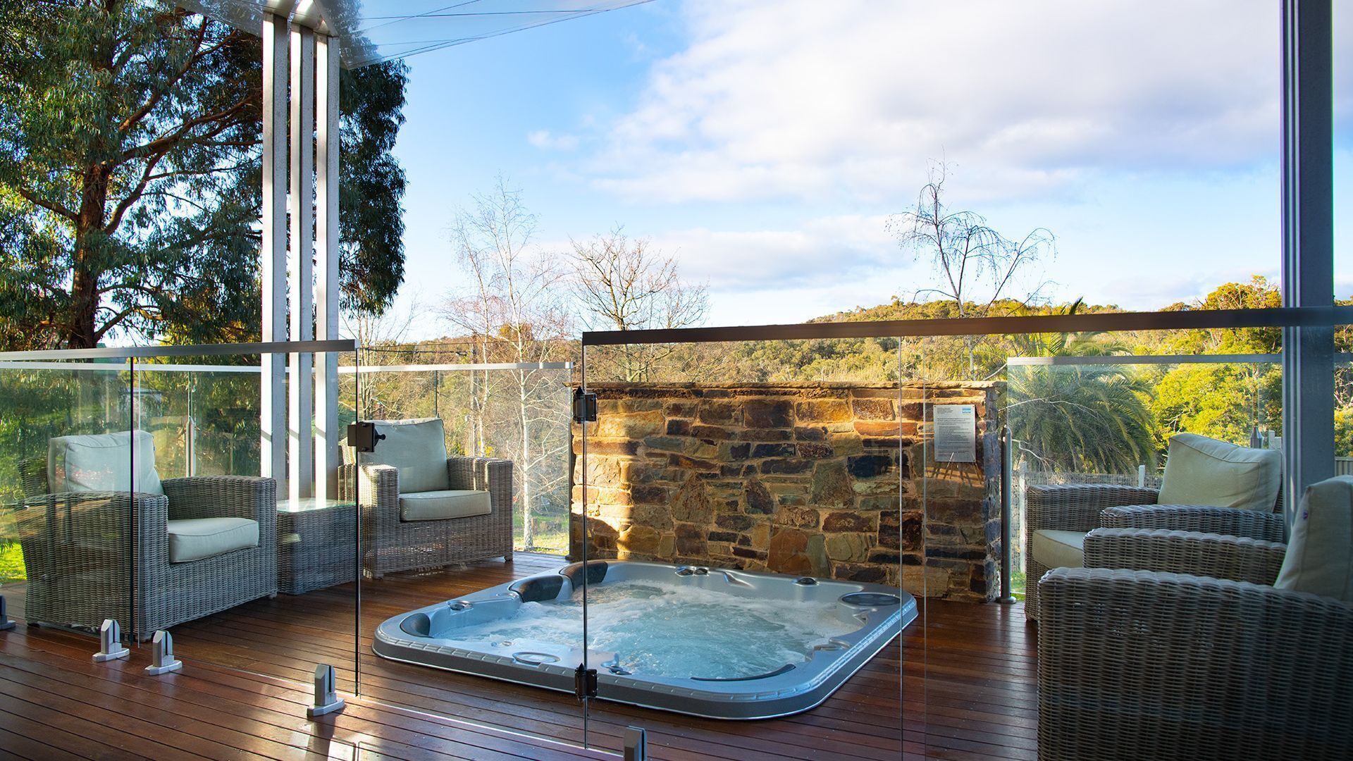 Outdoor spa tub