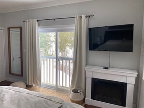 3 bedrooms, iron/ironing board, free WiFi, bed sheets - All Seasons - Muskoka Retreat on Sparrow Lake (Kilworthy)