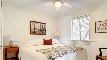 3 bedrooms, desk, iron/ironing board, WiFi