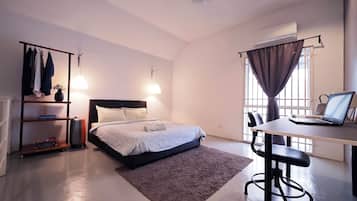 4 habitaciones, tabla de planchar con plancha, wifi y ropa de cama