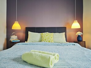 4 bedrooms, iron/ironing board, WiFi, bed sheets