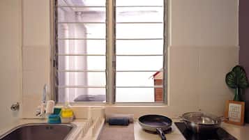 Fridge, microwave, stovetop, dishwasher