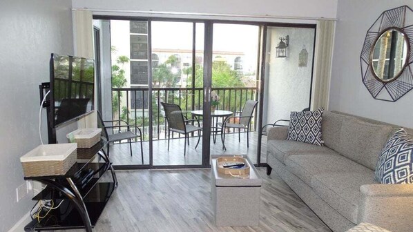 TV, DVD player - Waterfront 1BR condo with pool, WiFi, kitchen, and Marco Island access. (Marco Island)