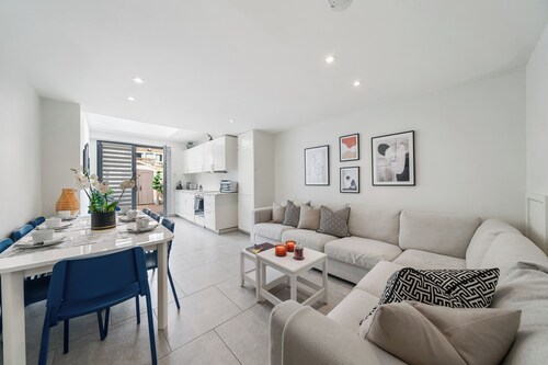 Stunning Central Large 6BR House & Garden, minutes from Waterloo & tourist spots