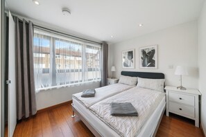 6 bedrooms, desk, iron/ironing board, free WiFi