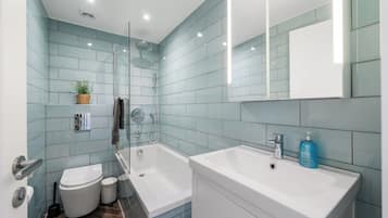 Combined shower/bathtub, hair dryer, towels, soap