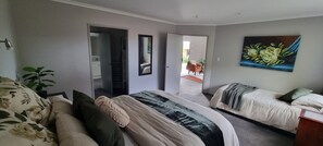 2 chambres, fer et planche à repasser, lit parapluie, Wi-Fi gratuit