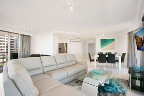 TV, Netflix, streaming services - 7F Peninsula Summary: (Surfers Paradise)