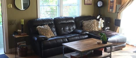 Fernseher, DVD-Player, Stereoanlage