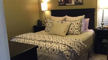 2 dormitorios, tabla de planchar con plancha, cuna de viaje