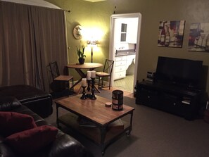 Televisión, reproductor de DVD y estéreo