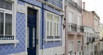 City Center With Amazing River Views. Close To The Major Areas But Very Quiet.