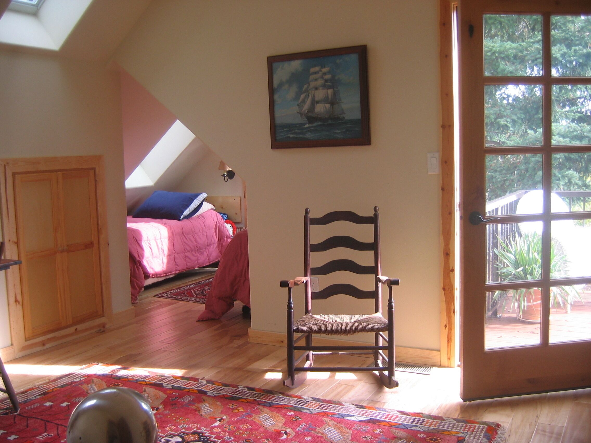 2 bedrooms, desk, iron/ironing board, travel crib