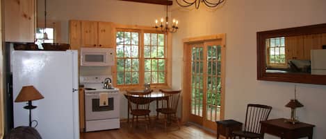 TV connectée, lecteur de DVD, jouets, livres