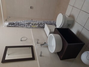 Een douche, handdoeken