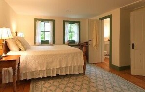 5 chambres, bureau, fer et planche à repasser, lit parapluie