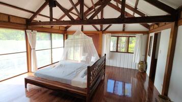3 bedrooms, desk, free WiFi, bed sheets
