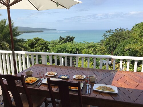 Amazing Villa upealla yksityisellä rannalla