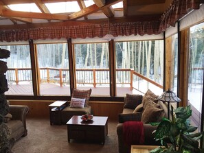 Smart TV, fireplace, DVD player, books - Delightful Rustic Home 10 minutes from the Historic Town of Telluride Colorado (Telluride)