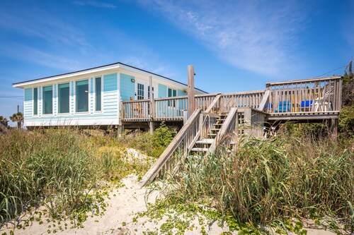 "Making Waves" Oceanfront/Pet Friendly/Less then 10 Steps to Beach off deck!