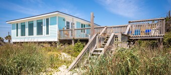 "Making Waves" Oceanfront/Pet Friendly/Less then 10 Steps to Beach off deck!