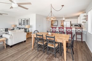 Interior - "Making Waves" Oceanfront/Pet Friendly/Less then 10 Steps to Beach off deck! (Folly Beach)