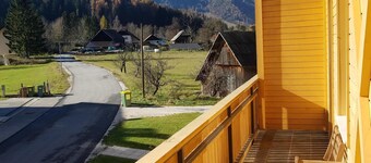 Luxury Apt with balcony and sauna near ski slopes and biking/hiking trails