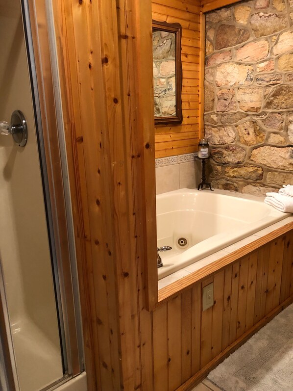 Ensemble douche/baignoire, baignoire Ă jets, sĂšche-cheveux